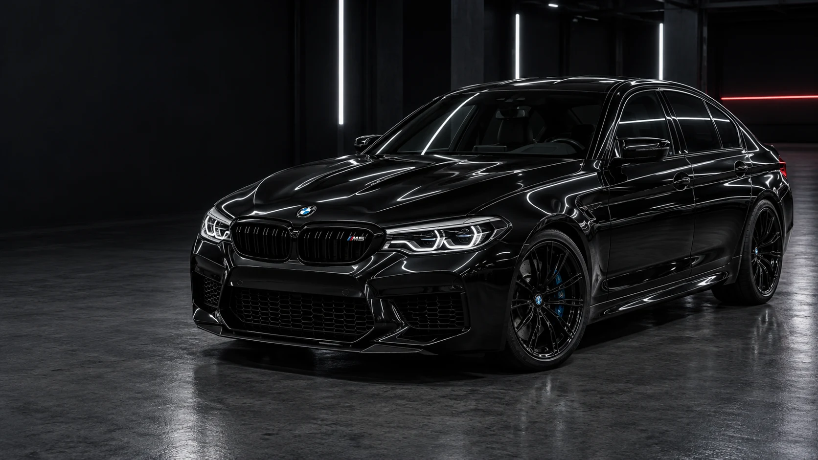 Чёрный BMW M5 F90 в студийном свете — демонстрационное изображение